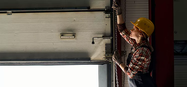 Addressing Common Garage Door Stoppage Issues in Navarre, FL